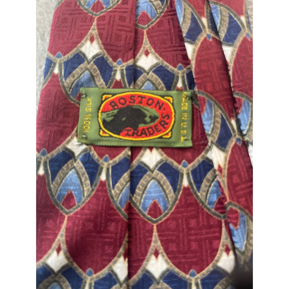 Boston Traders Men's 100% Silk Necktie Burgundy Blue Geometric Pattern - Picture 4 of 8